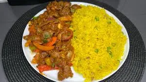 Curry rice with vegetable gizzard stew