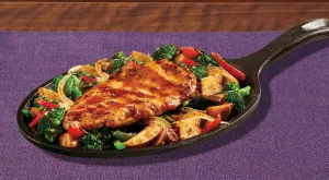 BOURBON CHICKEN SIZZLIN’ SKILLET