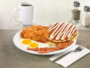 CINNAMON ROLL PANCAKE SLAM