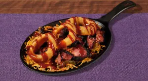 KICKIN’ BBQ SIZZLIN’ SKILLET