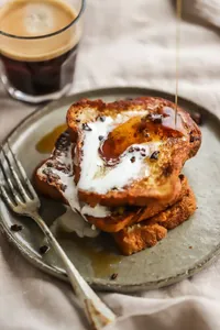 FRENCH TOAST & SCRAMBLED EGGS