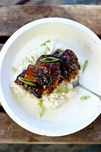 SHORT RIB W. BROWN SAUCE ON RICE