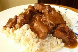 BEEF FILET W. BROWN SAUCE ON RICE