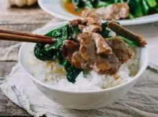 BEEF W. CHINESE BROCCOLI ON RICE