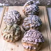 6 Cream Puffs
