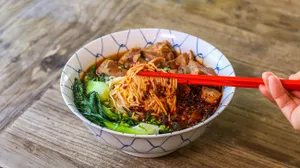 Crispy Pork Chop Noodle Soup 香酥豬扒湯麵