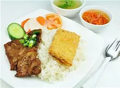 SLICED CHICKEN& BEAN CURD ON RICE