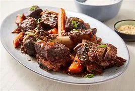 SHORT RIB W. BLACK PEPPER SAUCE ON RICE