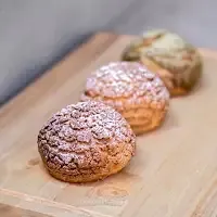 12 Cream Puffs