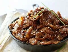BEEF FILET W. BLACK PEPPER SAUCE ON RICE