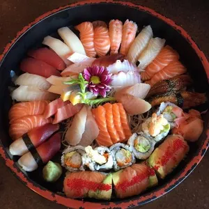 Sushi Sashimi Platter