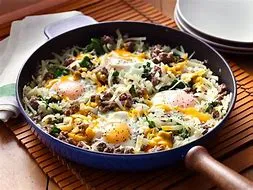 SPINACH & EGG SKILLET